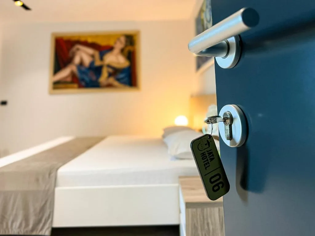 Deluxe Double Room — Jata Hotel