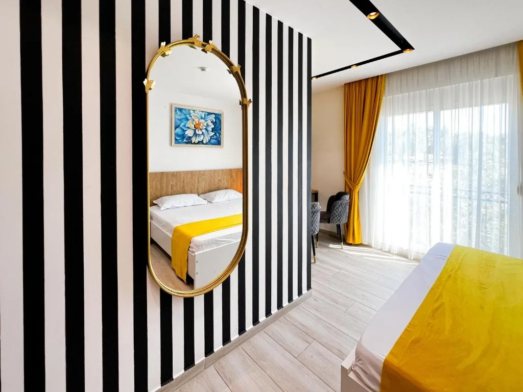 Deluxe King Room — Jata Hotel