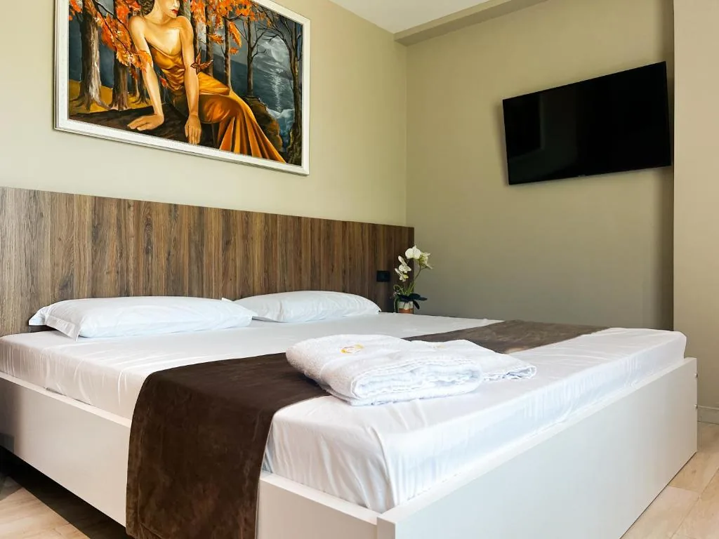 Deluxe King Room — Jata Hotel